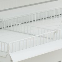 Metalhylde til butiksreol midtopdeler